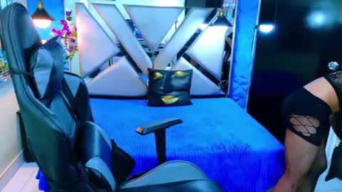 isaacnova online show from 04.06.26