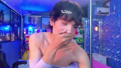 Snapshot of isaacnova chatting on 06.16.26 isaacnova online show from 06.16.26