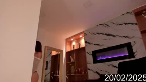 Isabel online show from 02.20.25