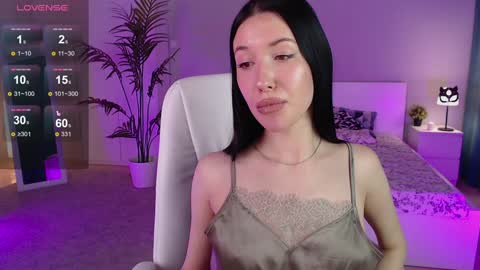 Snapshot of isabel_fontana chatting on 02.08.25 Bella online show from 02.08.25