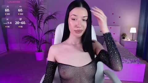 Snapshot of isabel_fontana chatting on 02.19.25 Bella online show from 02.19.25