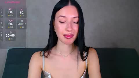 Snapshot of isabel_fontana chatting on 09.11.25 Bella online show from 09.11.25