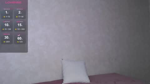 Snapshot of isabel_fontana chatting on 09.30.25 Bella online show from 09.30.25