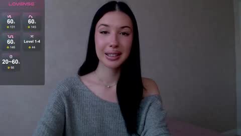 Snapshot of isabel_fontana chatting on 10.13.25 Bella online show from 10.13.25