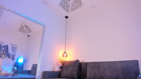 Isabela online show from 02.04.25