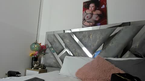 Snapshot of isabela_parkerr chatting on 02.11.26 Mommy Isa online show from 02.11.26