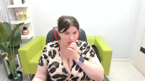 Isabela online show from 02.16.25