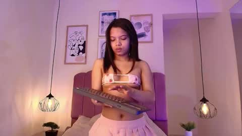 Snapshot of isabelgh_ chatting on 10.10.25 isabelgh_ online show from 10.10.25