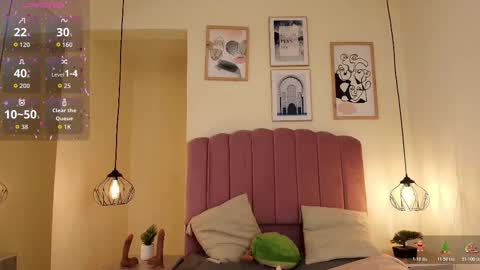 isabelgh_ online show from 11.13.25