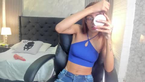 Snapshot of isabella__lux chatting on 02.25.26 Isa online show from 02.25.26