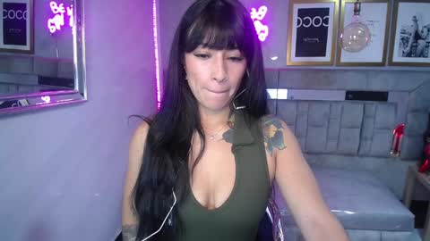 Snapshot of isabella_collen_v chatting on 02.24.25 Hi Stream 800am to 200pm online show from 02.24.25