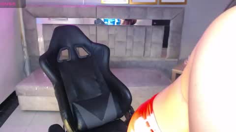 Snapshot of isabella_collen_v chatting on 11.10.25 Hi Stream 800am to 200pm online show from 11.10.25