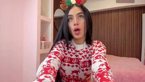 Isabella Cooper online show from 12.08.24