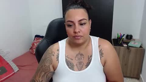 Snapshot of isabella_hots chatting on 01.13.25 estefania online show from 01.13.25