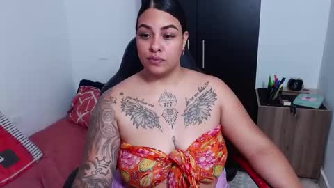 Snapshot of isabella_hots chatting on 01.14.25 estefania online show from 01.14.25
