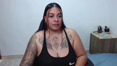 Snapshot of isabella_hots chatting on 02.21.25 estefania online show from 02.21.25