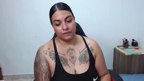 Snapshot of isabella_hots chatting on 02.22.25 estefania online show from 02.22.25