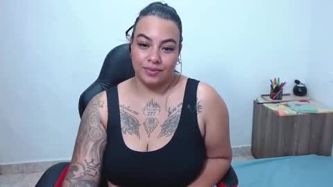 Snapshot of isabella_hots chatting on 02.26.25 estefania online show from 02.26.25