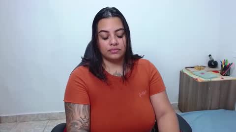 Snapshot of isabella_hots chatting on 02.28.25 estefania online show from 02.28.25