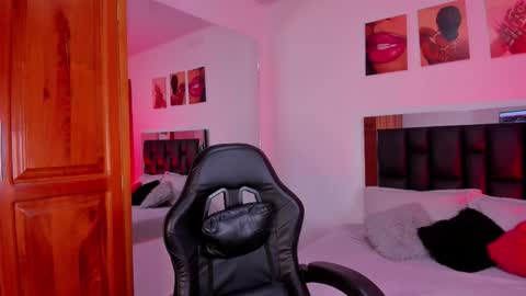 Snapshot of isabella_moon9 chatting on 02.19.26 Isabella Moon9 online show from 02.19.26