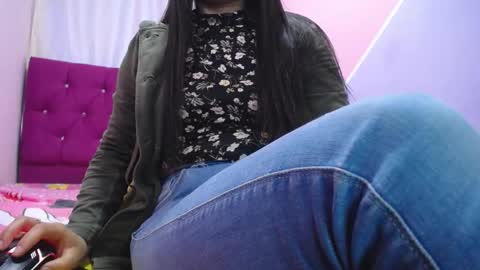 Snapshot of isabella_nice_ chatting on 10.03.25 abby online show from 10.03.25