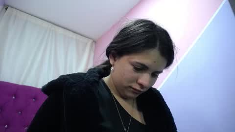 Snapshot of isabella_nice_ chatting on 10.06.25 abby online show from 10.06.25