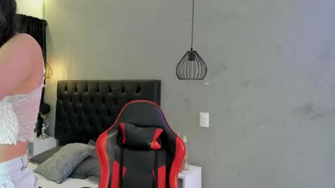 Isabella Nowa online show from 02.19.26