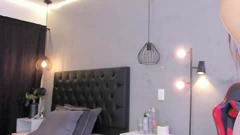 Isabella Nowa online show from 04.13.26