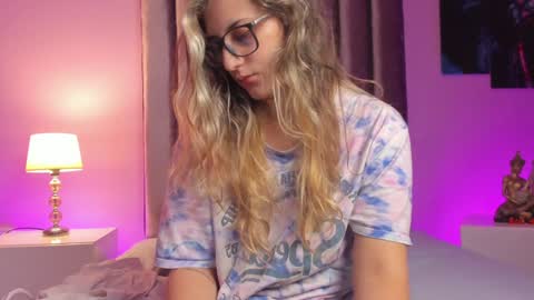 Snapshot of isabella_rross chatting on 12.14.24 Isabella Rros online show from 12.14.24