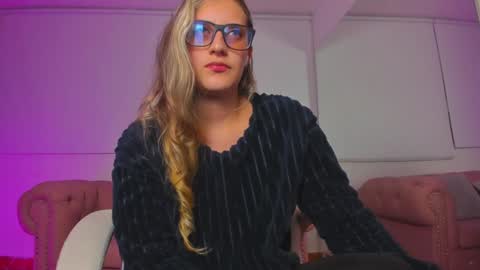 Snapshot of isabella_rross chatting on 12.18.24 Isabella Rros online show from 12.18.24