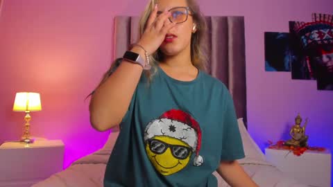 Snapshot of isabella_rross chatting on 12.19.24 Isabella Rros online show from 12.19.24