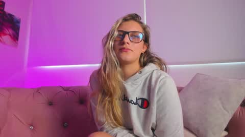 Snapshot of isabella_rross chatting on 12.29.24 Isabella Rros online show from 12.29.24