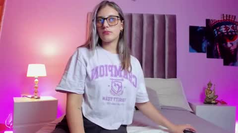 Snapshot of isabella_rross chatting on 02.21.25 Isabella Rros online show from 02.21.25