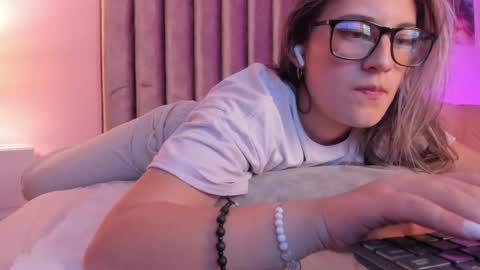 Snapshot of isabella_rross chatting on 03.11.25 Isabella Rros online show from 03.11.25