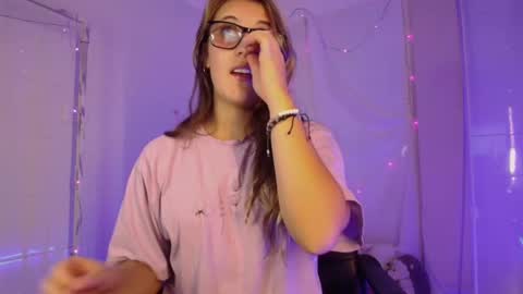 Snapshot of isabella_rross chatting on 10.08.25 Isabella Rros online show from 10.08.25