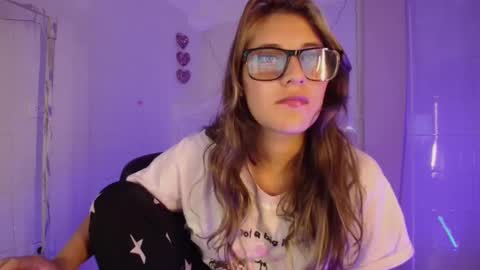 Snapshot of isabella_rross chatting on 10.21.25 Isabella Rros online show from 10.21.25