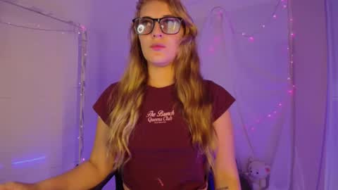 Snapshot of isabella_rross chatting on 10.27.25 Isabella Rros online show from 10.27.25