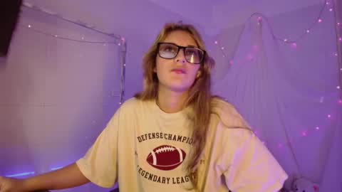 Snapshot of isabella_rross chatting on 11.05.25 Isabella Rros online show from 11.05.25