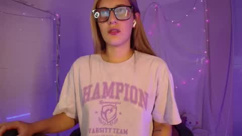 Snapshot of isabella_rross chatting on 11.14.25 Isabella Rros online show from 11.14.25