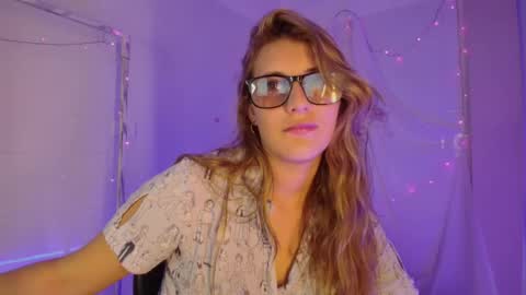 Snapshot of isabella_rross chatting on 12.13.25 Isabella Rros online show from 12.13.25