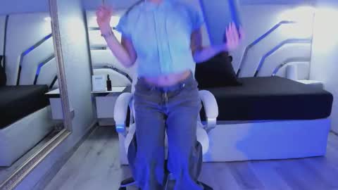 Snapshot of isabella_santamaria chatting on 11.23.25 Isa online show from 11.23.25