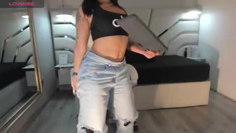 Snapshot of isabella_santamaria chatting on 11.28.25 Isa online show from 11.28.25