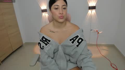 Isabella Thompson online show from 10.14.25