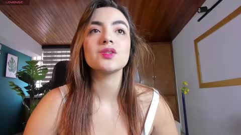 Isabella  Everyday From 0530 to 1430 Col Time online show from 11.12.25