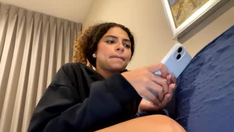 Isabella.. back again  online show from 02.11.25