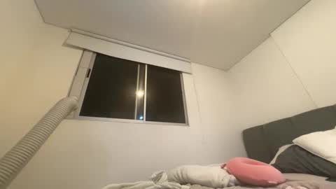 Isabella.. back again  online show from 04.18.26