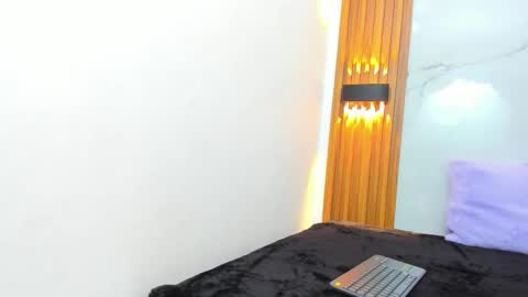 isabellamonet online show from 11.14.25