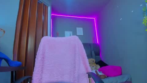 Snapshot of isabellamoons chatting on 09.10.25 Isabella anal squirt latina colombian paisa online show from 09.10.25