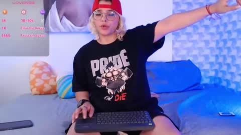 Isabella Mout  online show from 12.17.24