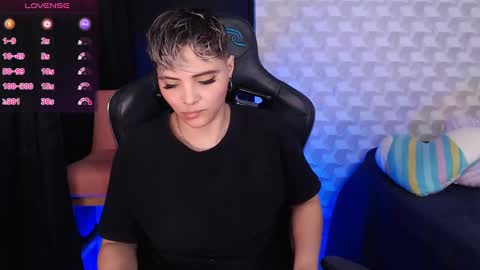 Isabella Mout  online show from 02.02.25